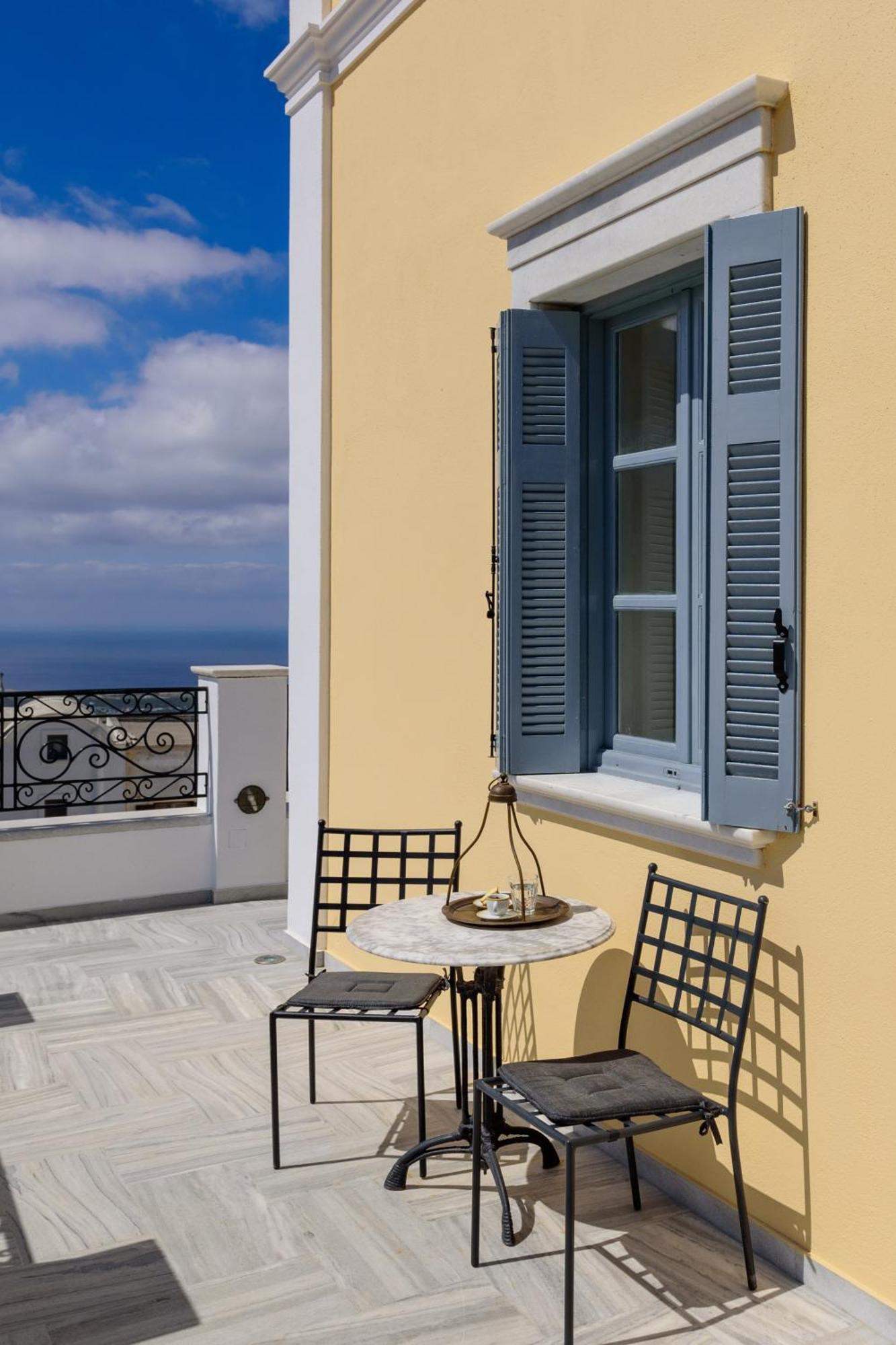 Ikio Concept Santorini Hotel Pýrgos Екстериор снимка