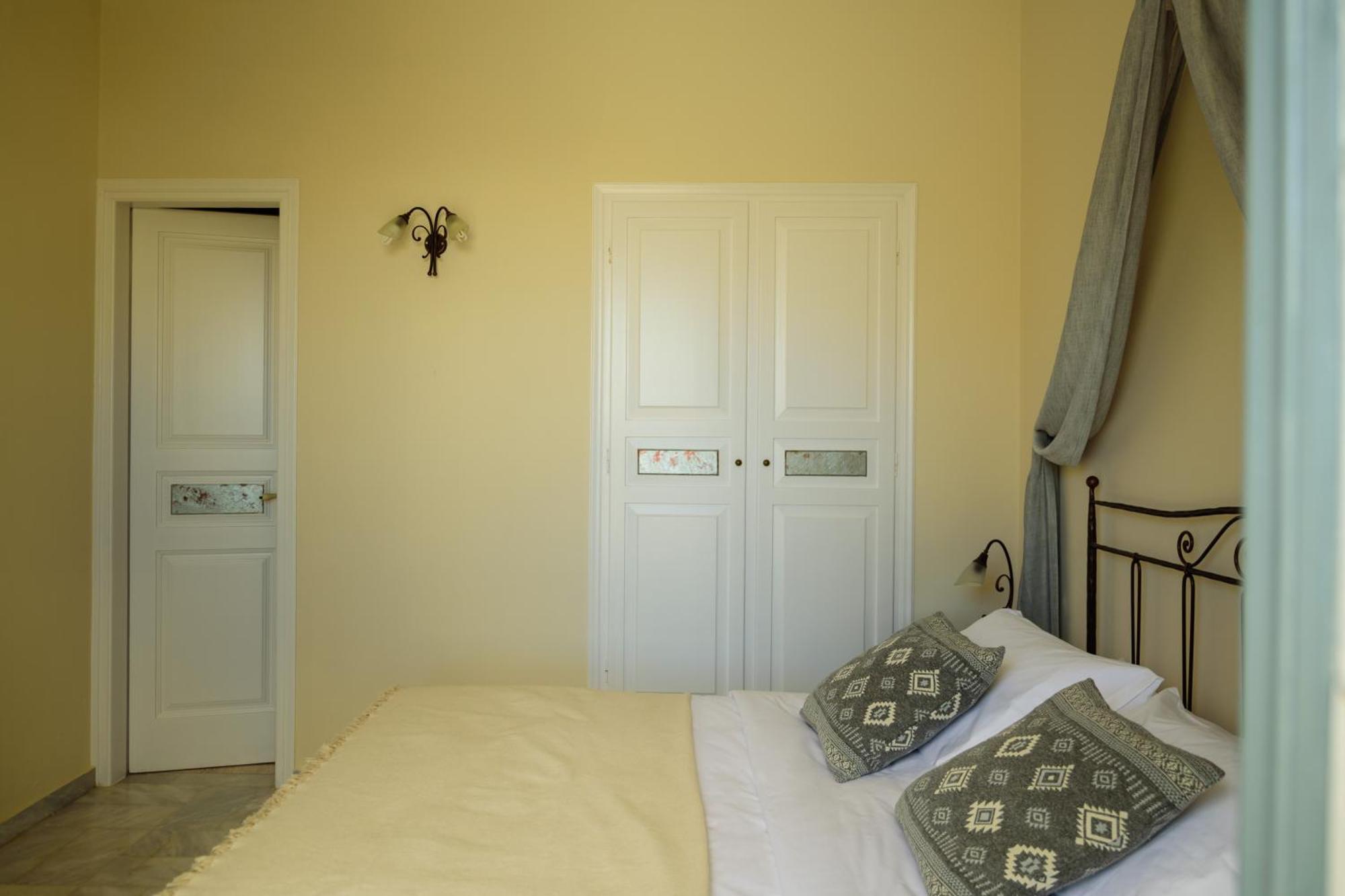 Ikio Concept Santorini Hotel Pýrgos Екстериор снимка