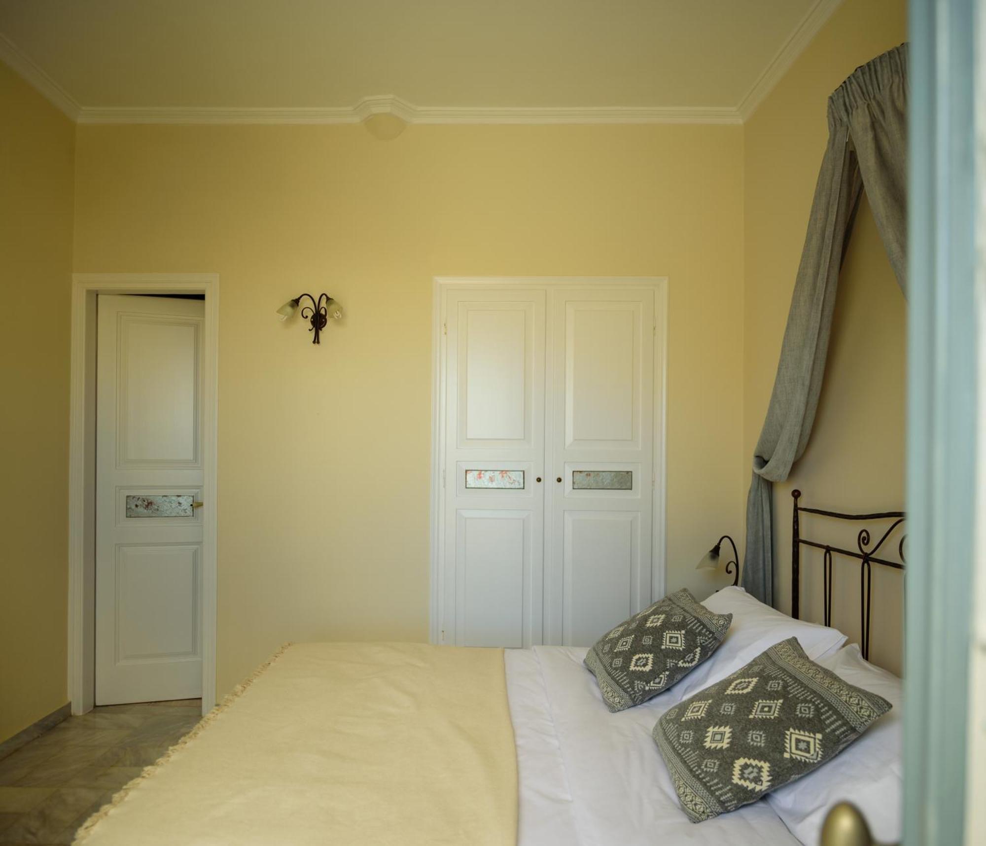 Ikio Concept Santorini Hotel Pýrgos Екстериор снимка