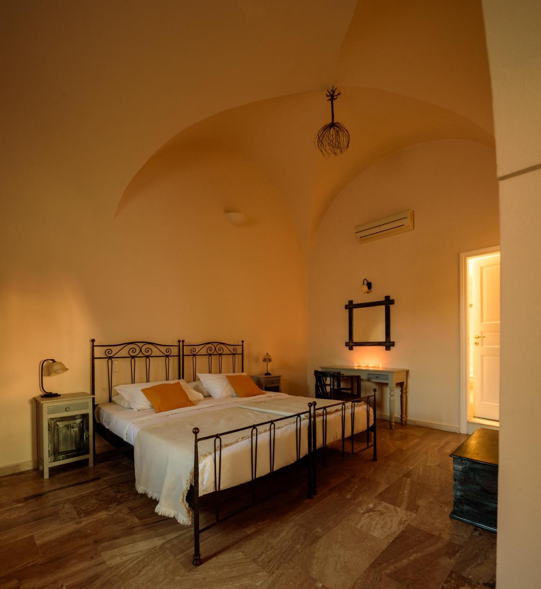 Ikio Concept Santorini Hotel Pýrgos Екстериор снимка