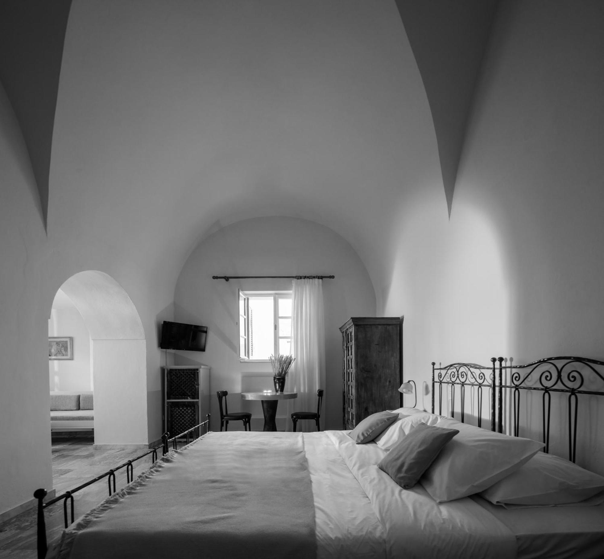 Ikio Concept Santorini Hotel Pýrgos Екстериор снимка