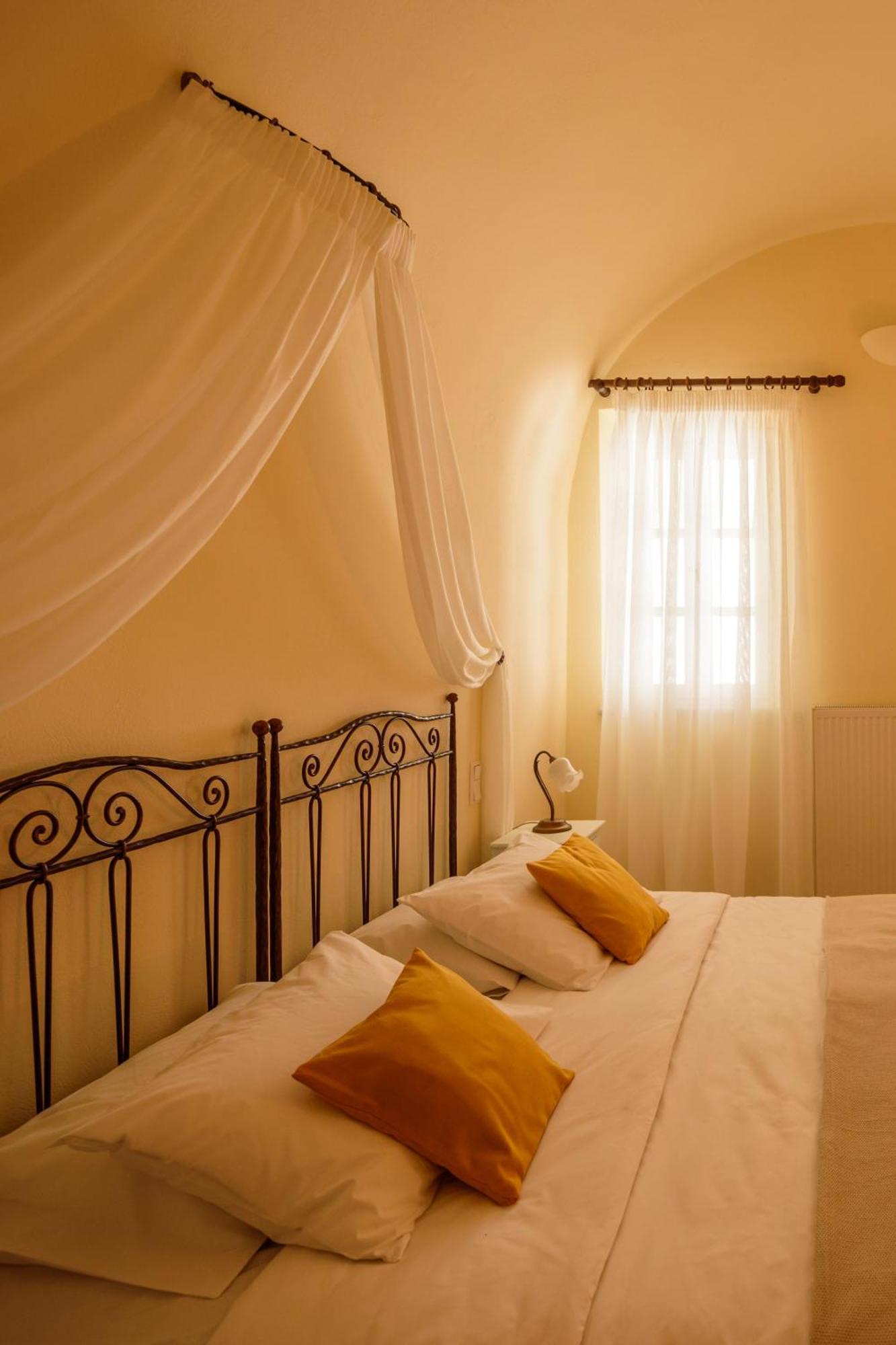 Ikio Concept Santorini Hotel Pýrgos Екстериор снимка