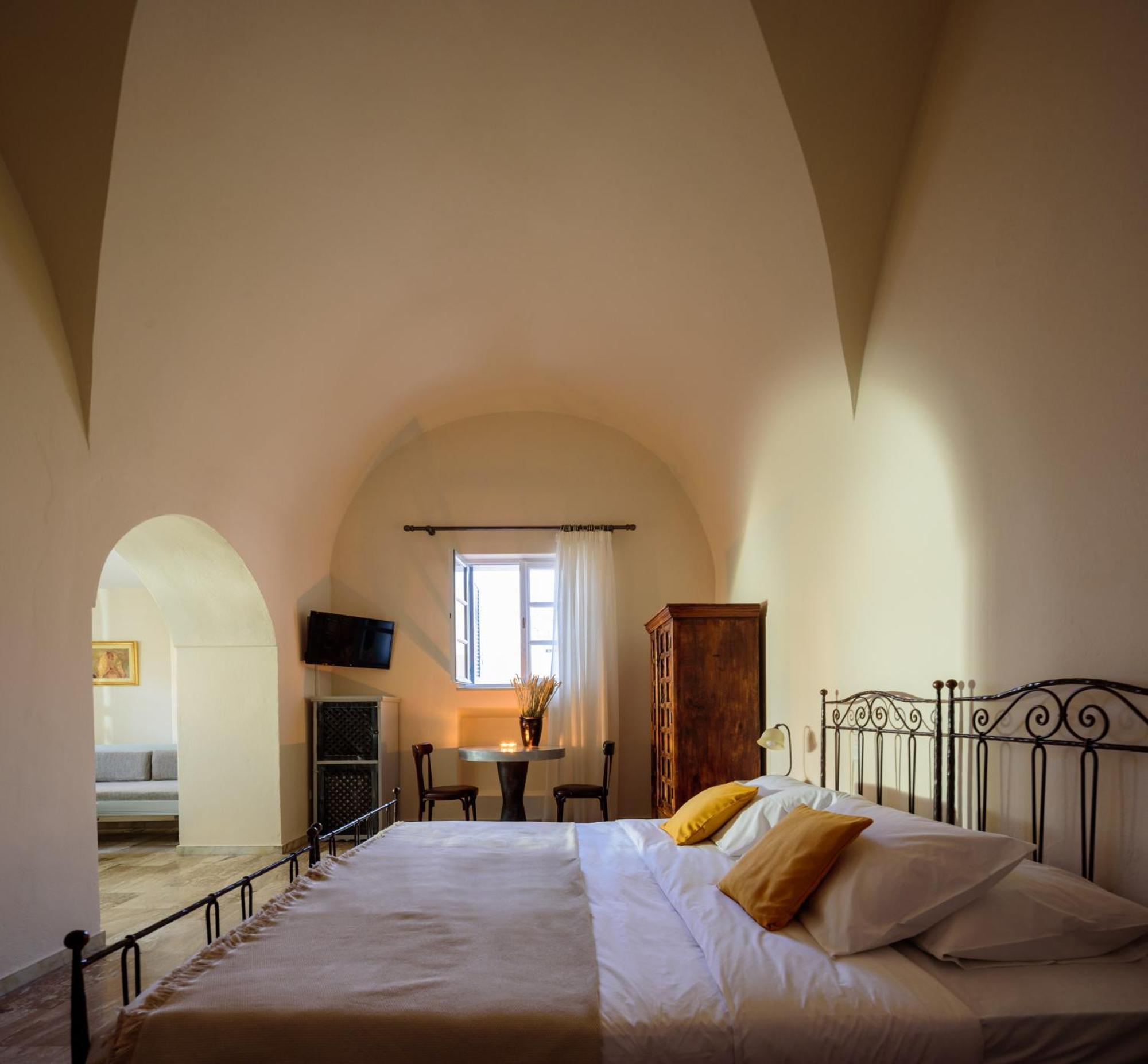 Ikio Concept Santorini Hotel Pýrgos Екстериор снимка